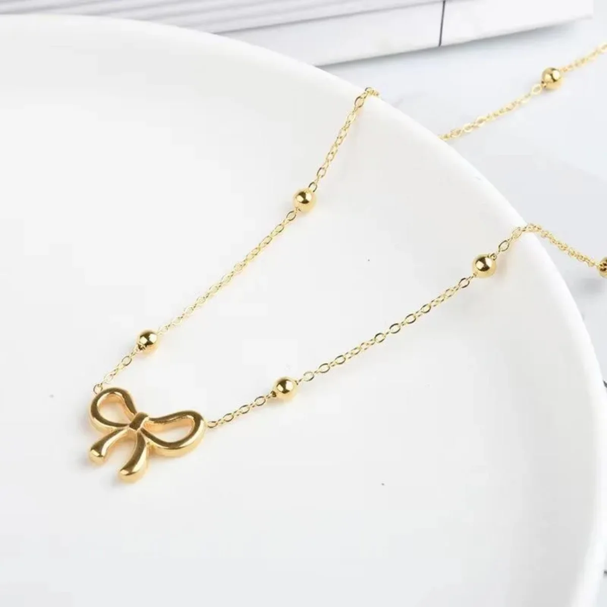 Minimal bow pendant